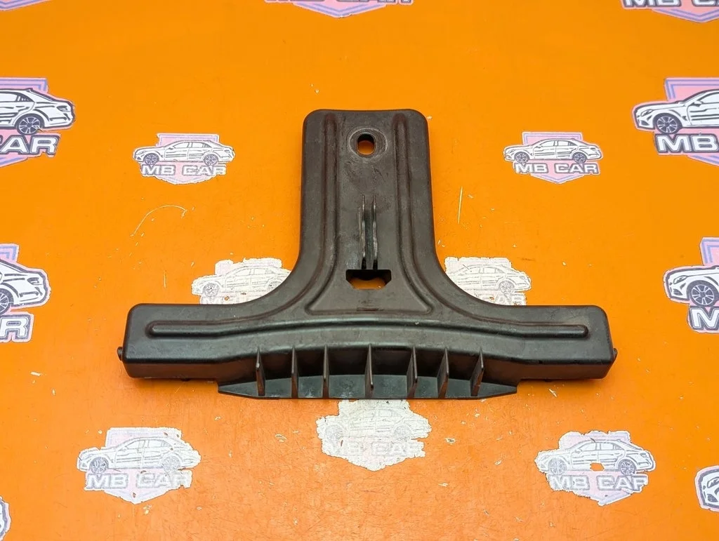 Кронштейн радиатора Mercedes-Benz