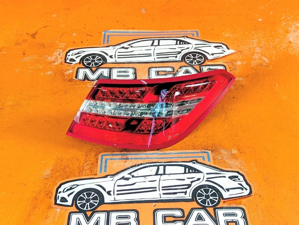 Фонарь задний правый Mercedes-Benz