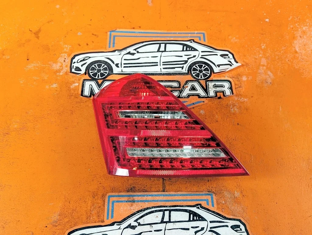 Фонарь задний левый Mercedes-Benz