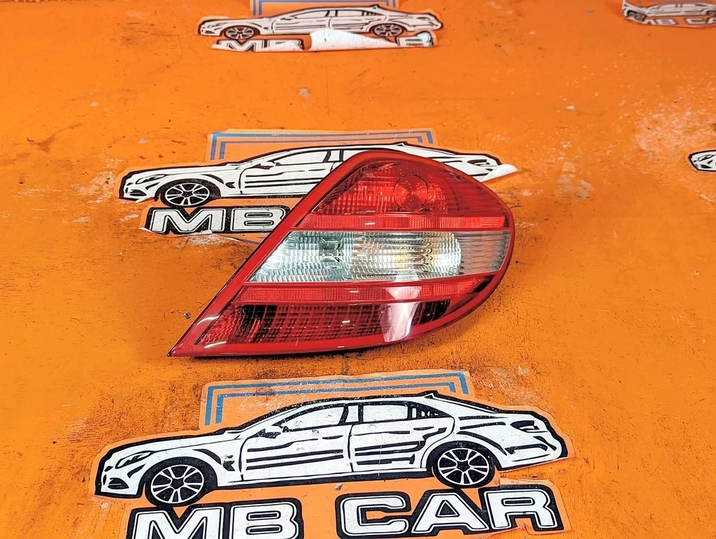 Фонарь задний правый Mercedes-Benz