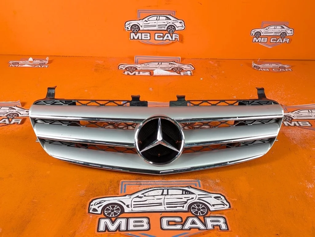 Решетка радиатора Mercedes-Benz