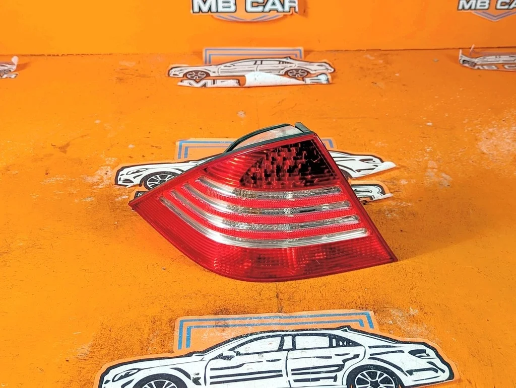 Фонарь задний левый Mercedes-Benz