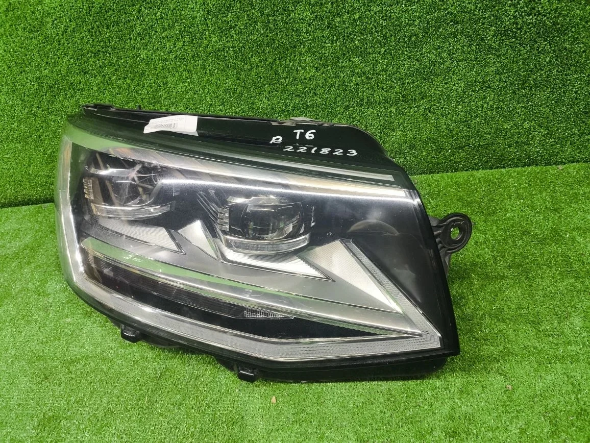 Фара VOLKSWAGEN TRANSPORTER T6 2015- с ходовыми огнями правая б/у TRANSPORTER T6(2015-