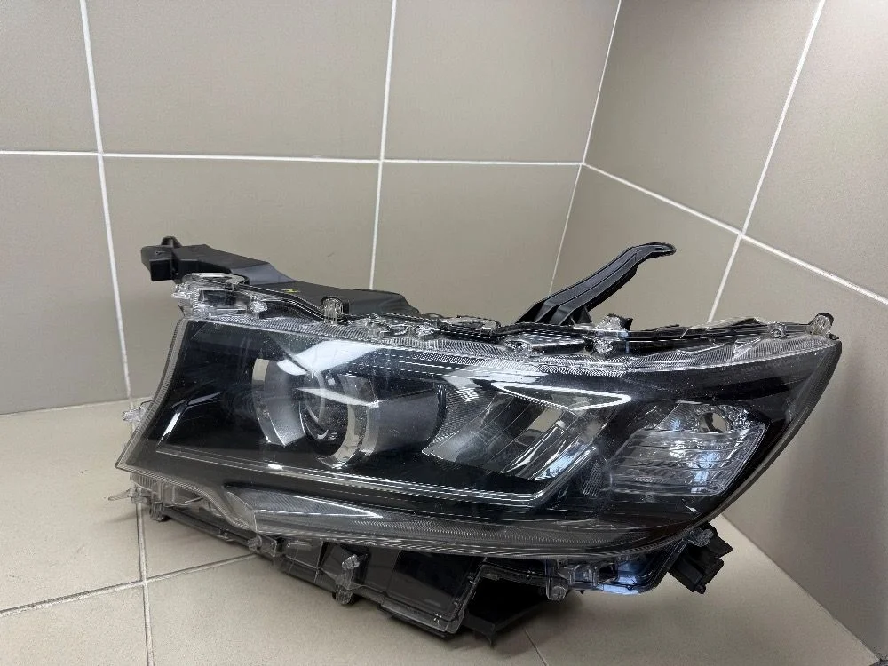 Фара Toyota Land Cruiser Prado 150 рестайлинг 2 (2017—2026) б.у