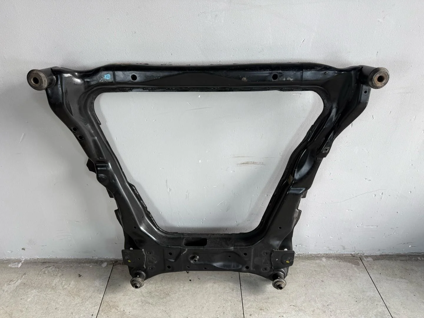 Передняя балка (подрамник) Nissan X-Trail