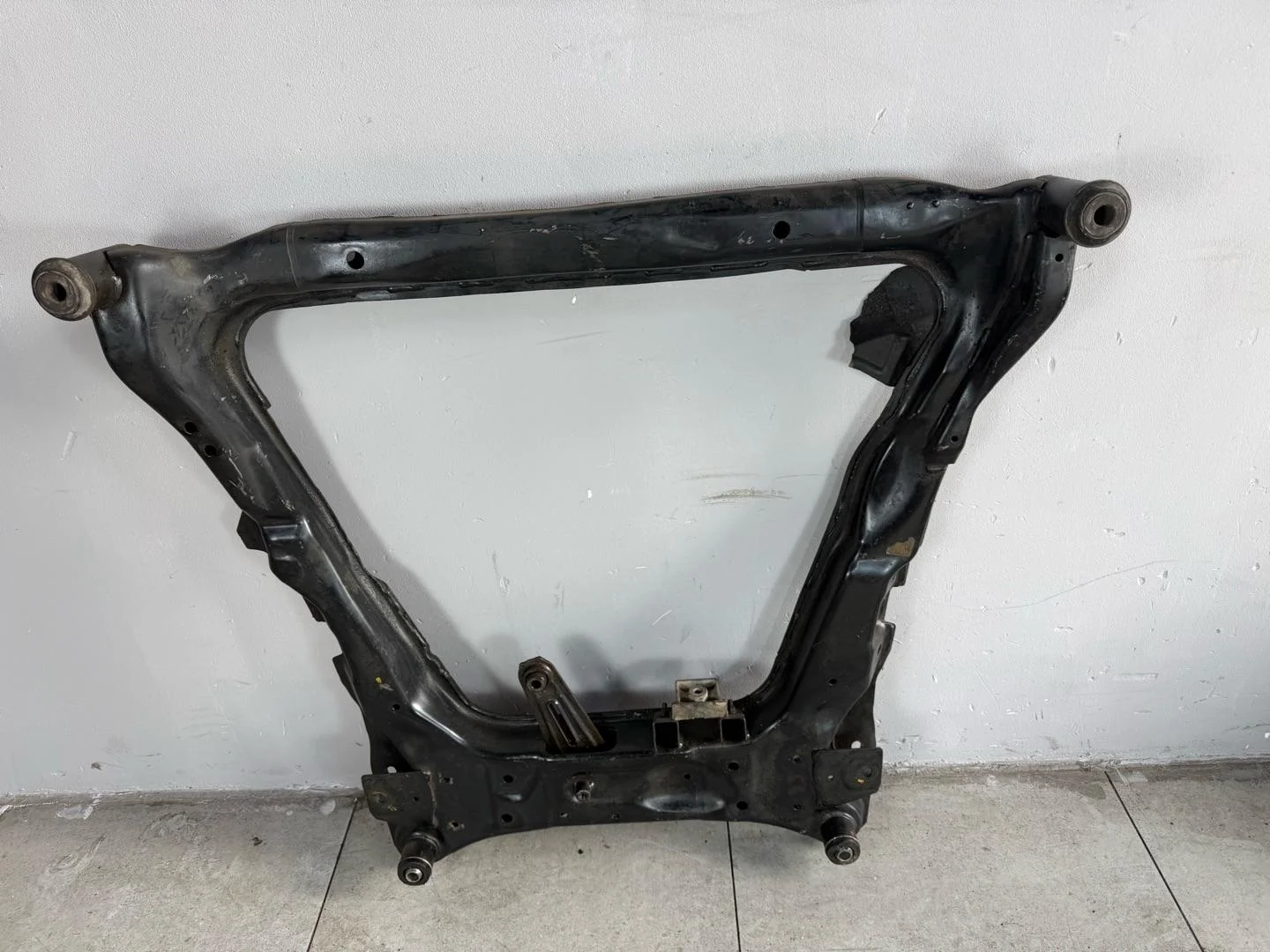 Передняя балка (подрамник) Nissan X-Trail