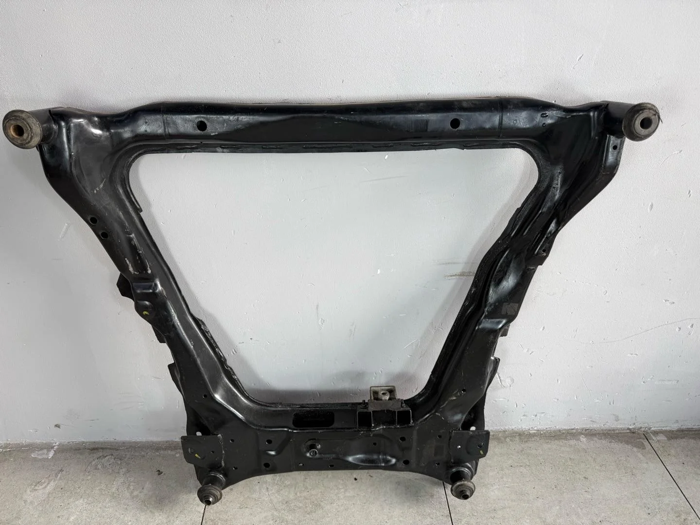 Передняя балка (подрамник) Nissan X-Trail