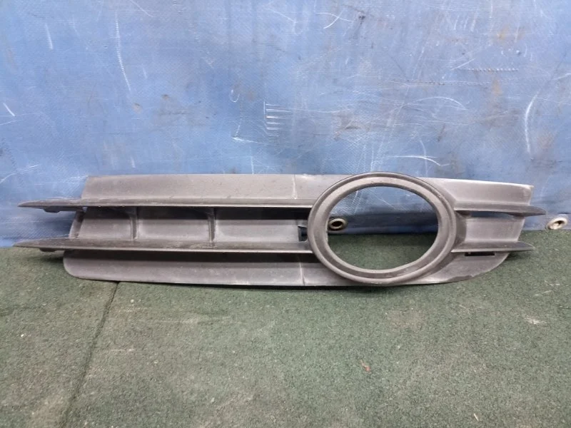 Решетка ПТФ Audi A6 2005 4F0807681A 4F2 3.0 BBJ, передняя левая