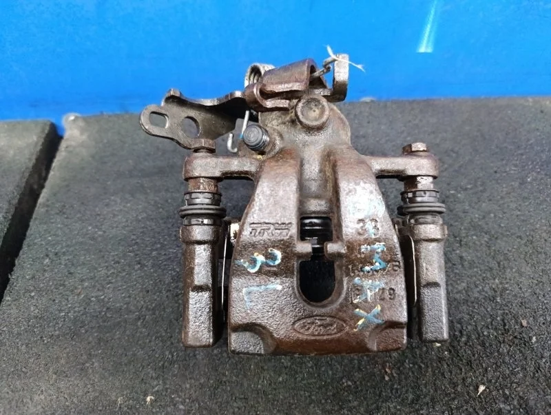 Суппорт тормозной Ford S-Max 2006 1738988 WS 2.0 AOBA, задний левый