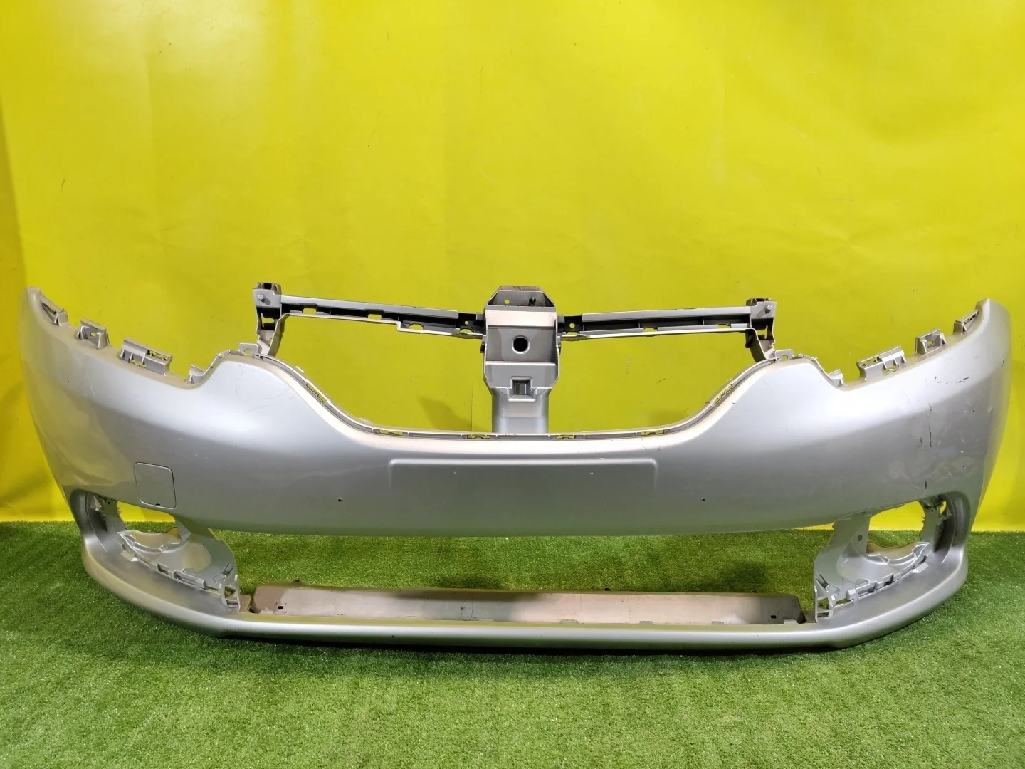 Бампер передний  Renault Logan II 2014 620228143R 31382