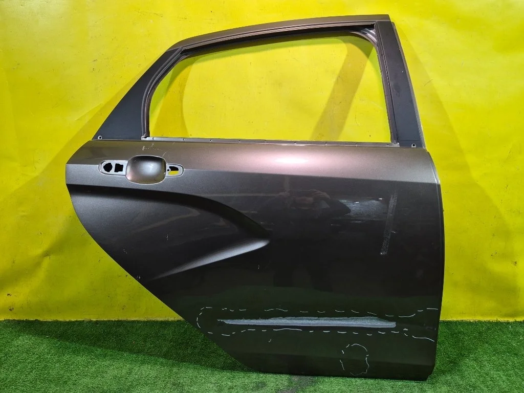 Дверь задняя правая  Lada Vesta 2015- 8450039383 43956
