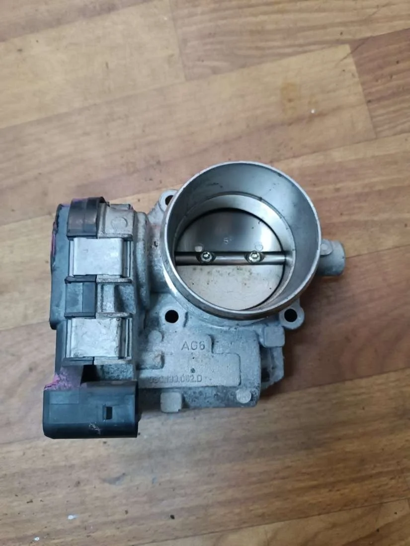 Дроссельная заслонка 03C133062D Volkswagen Passat B7 1.4 Бензин