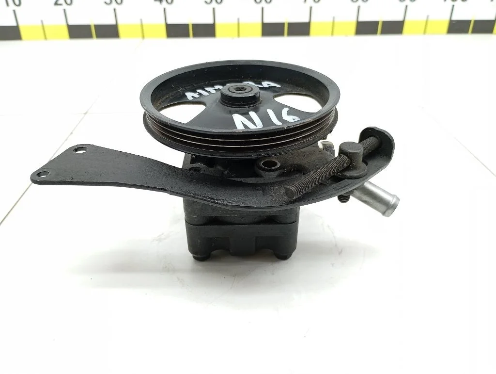 Насос гидроусилителя Nissan Almera N16