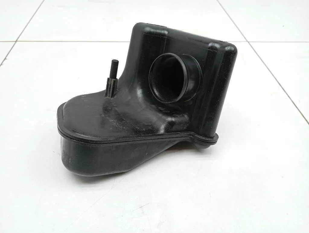 Резонатор воздушного фильтра Nissan Almera N16