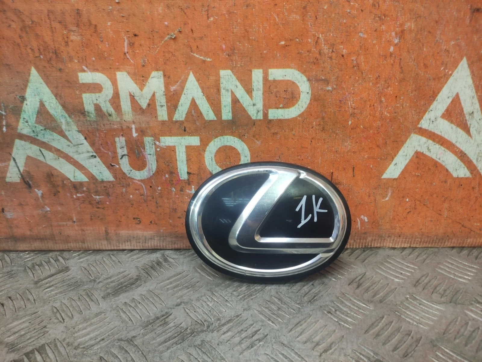 Эмблема LEXUS LS 2006-2017 4