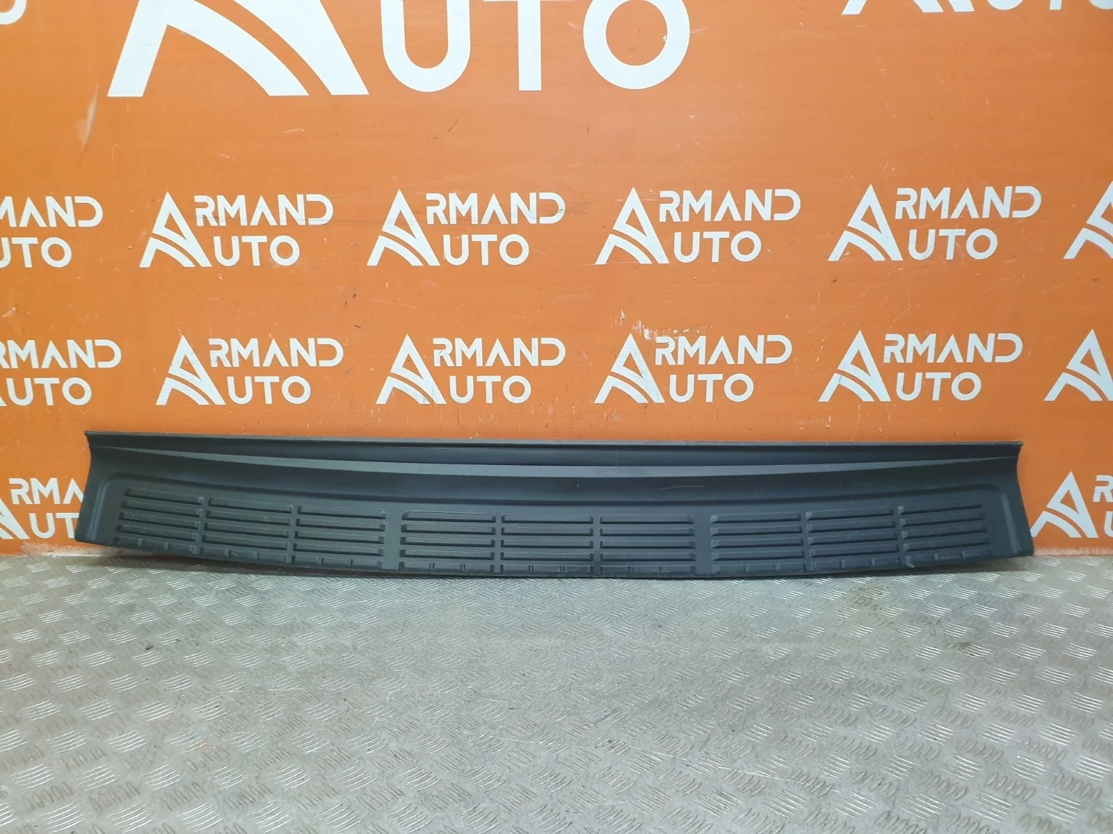 Накладка бампера верхняя toyota Land Cruiser 2007-2021