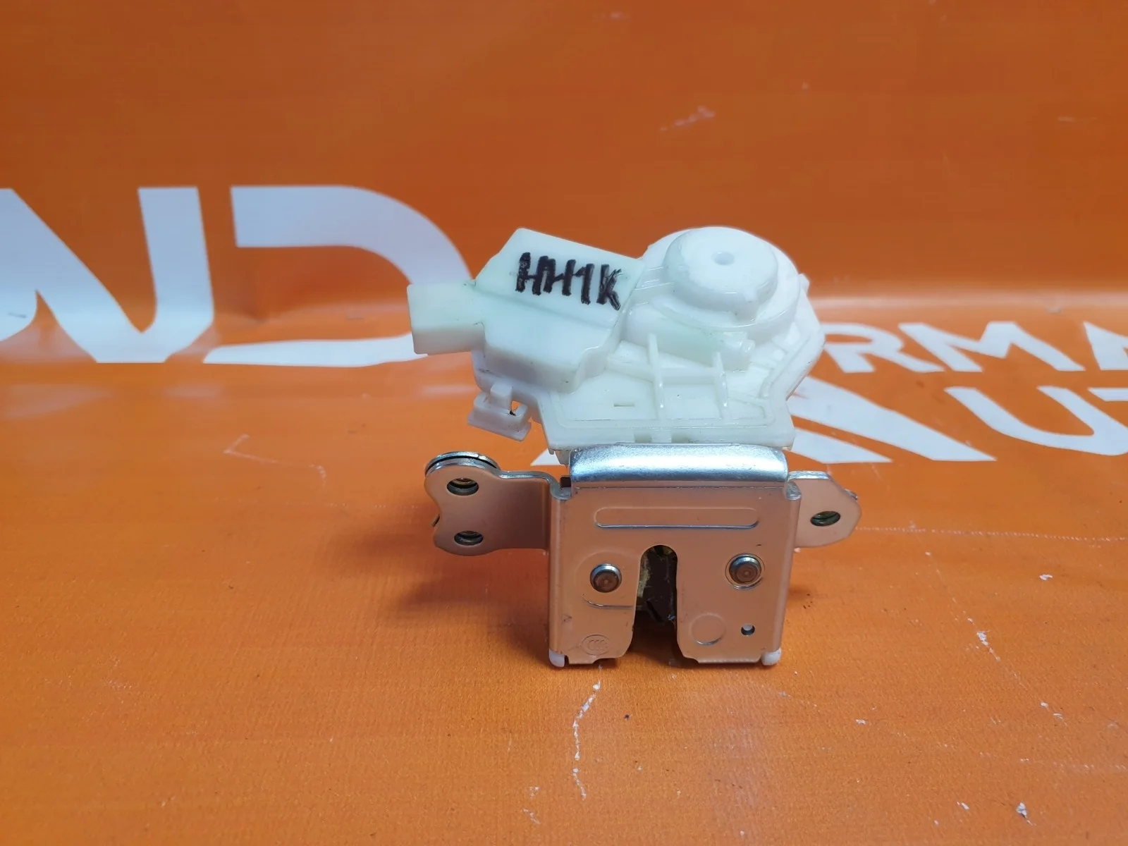 Замок двери багажника Mitsubishi Pajero Sport 2015-нв 3