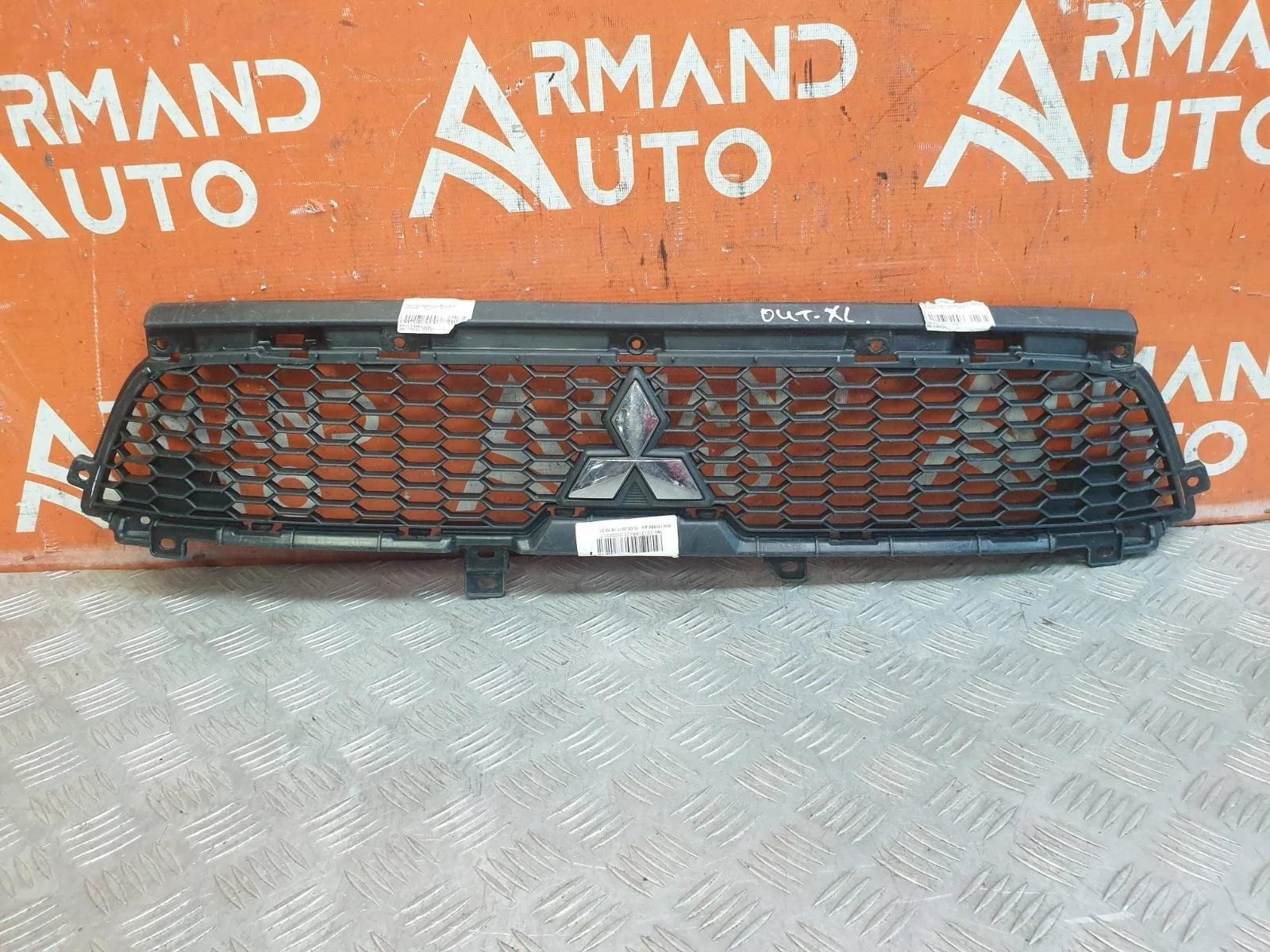 Решетка радиатора Mitsubishi Outlander 2009-2013 XL