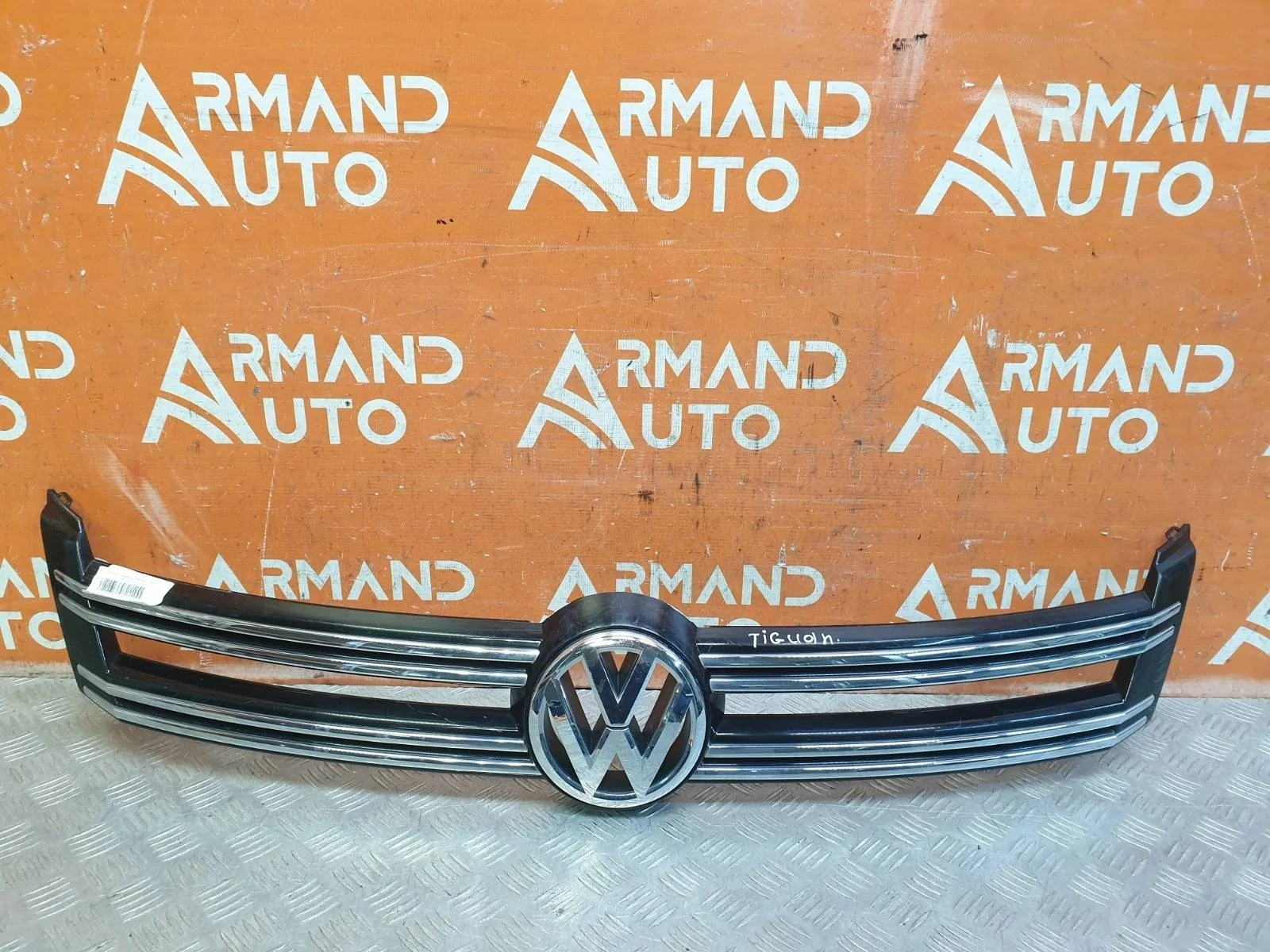 Накладка решетки радиатора Volkswagen Tiguan 2011-2016