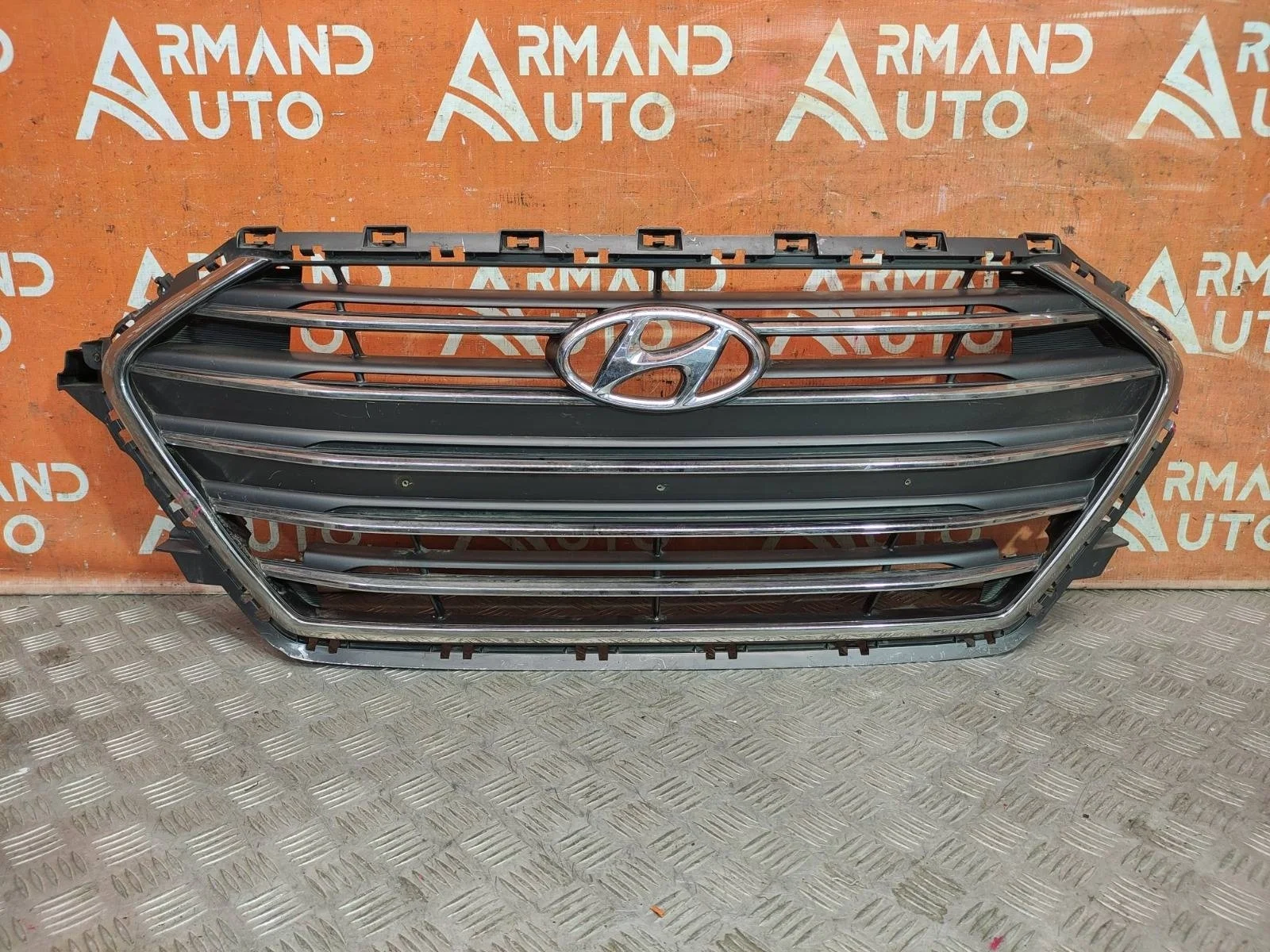 Решетка радиатора Hyundai Elantra 2015-2019 6 AD