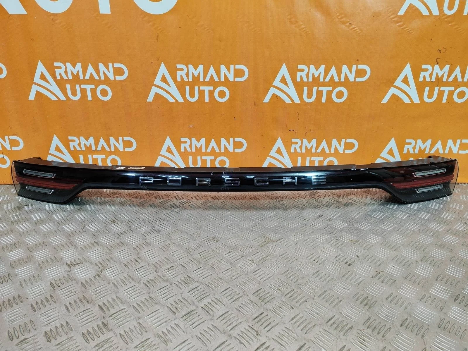 Фонарь Porsche Cayenne 2017-нв 3 PO536