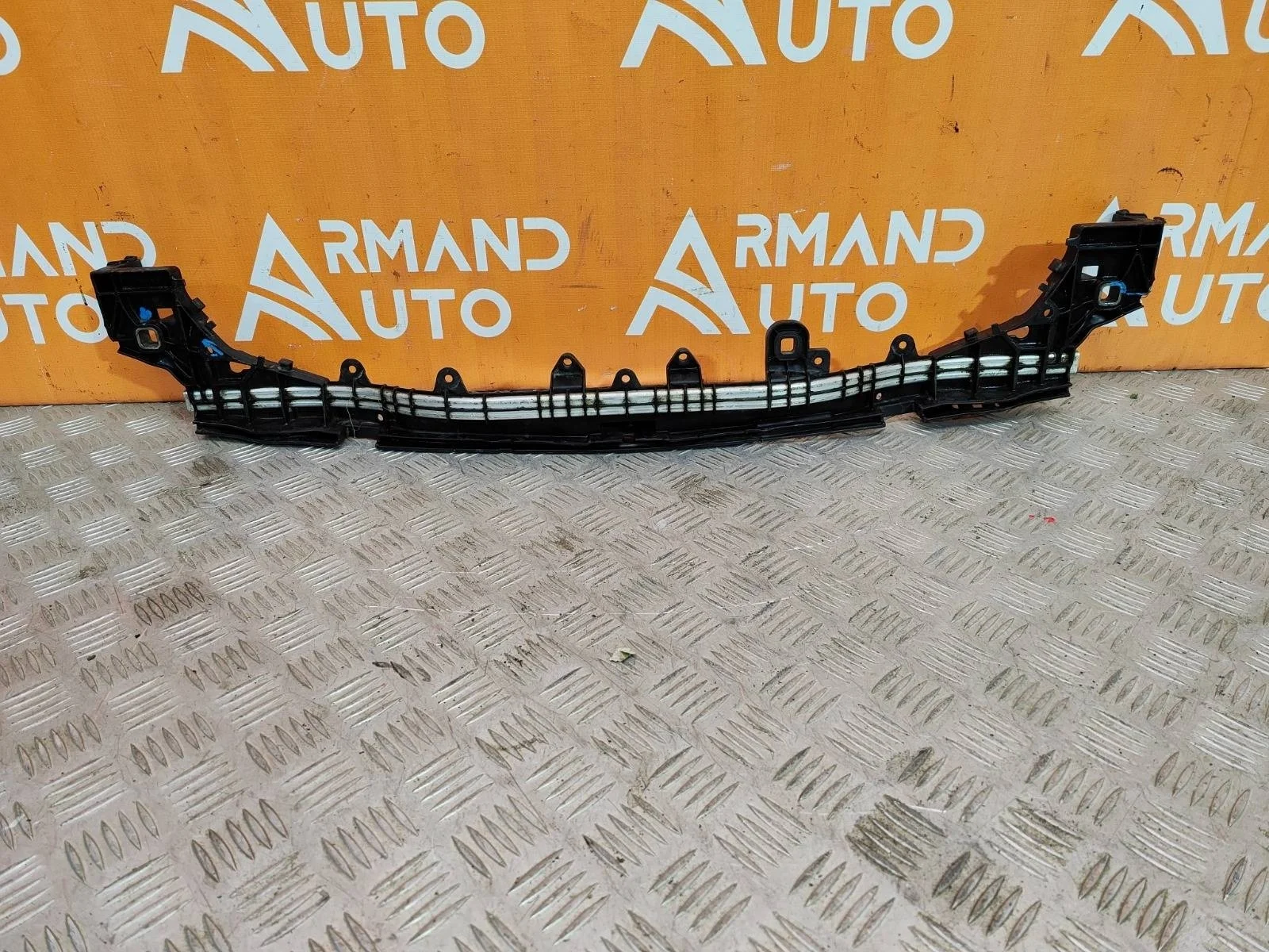 Кронштейн радиатора Mercedes -Class 2014-2021 W205