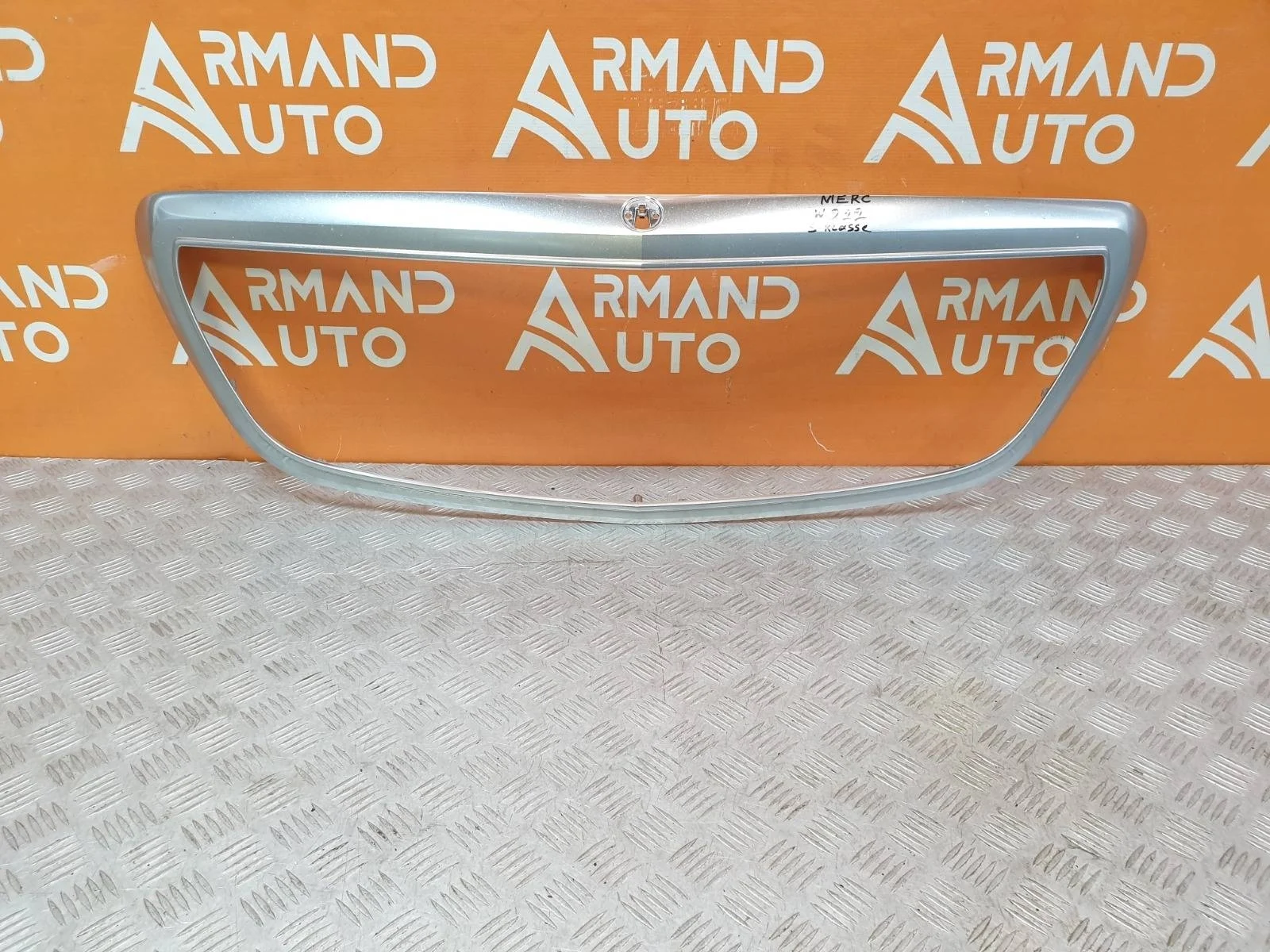 Окантовка решетки радиатора Mercedes -Class 2013-2020 W222