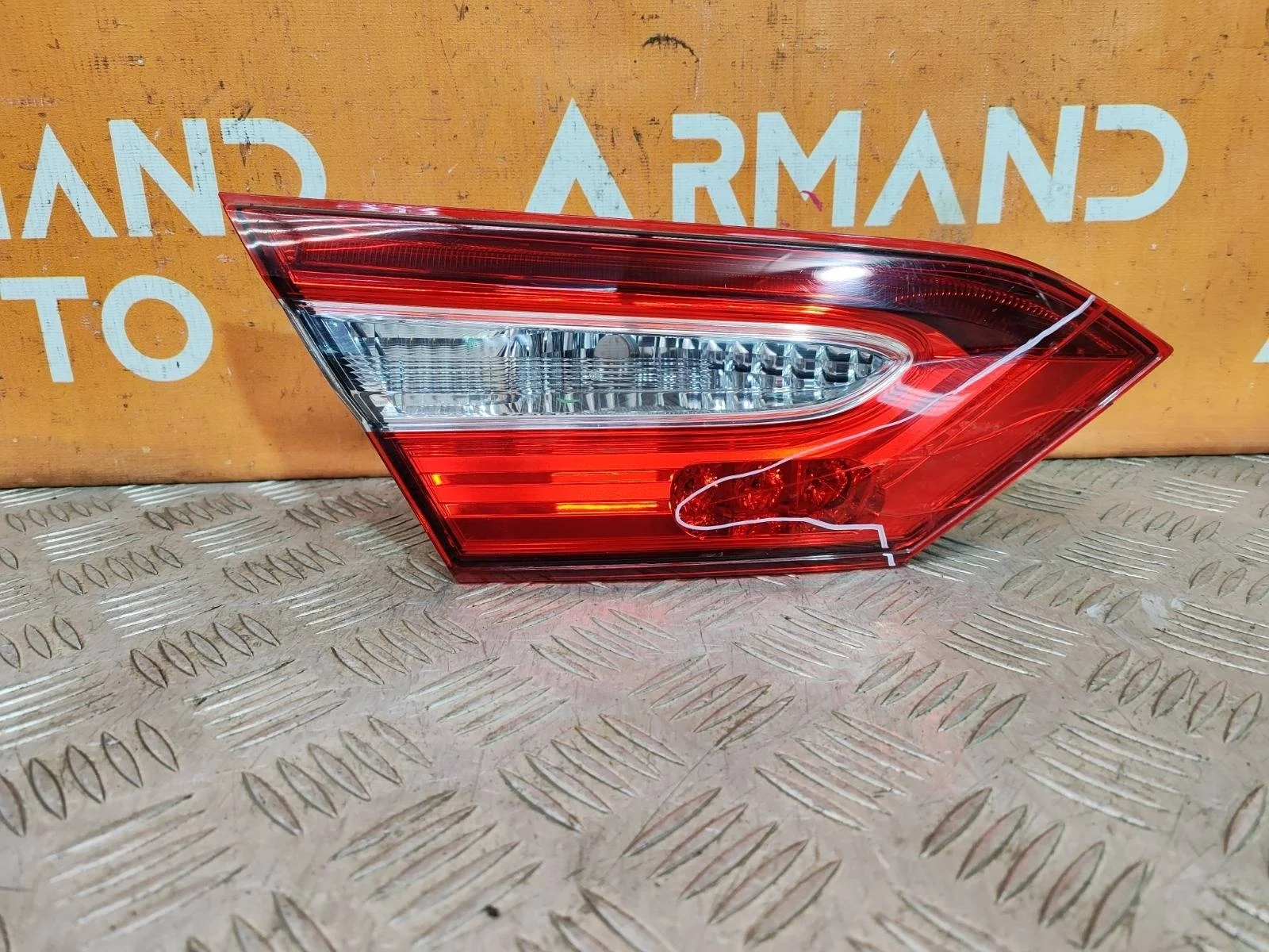 Фонарь внутренний Toyota Camry 2017-нв 8 XV70