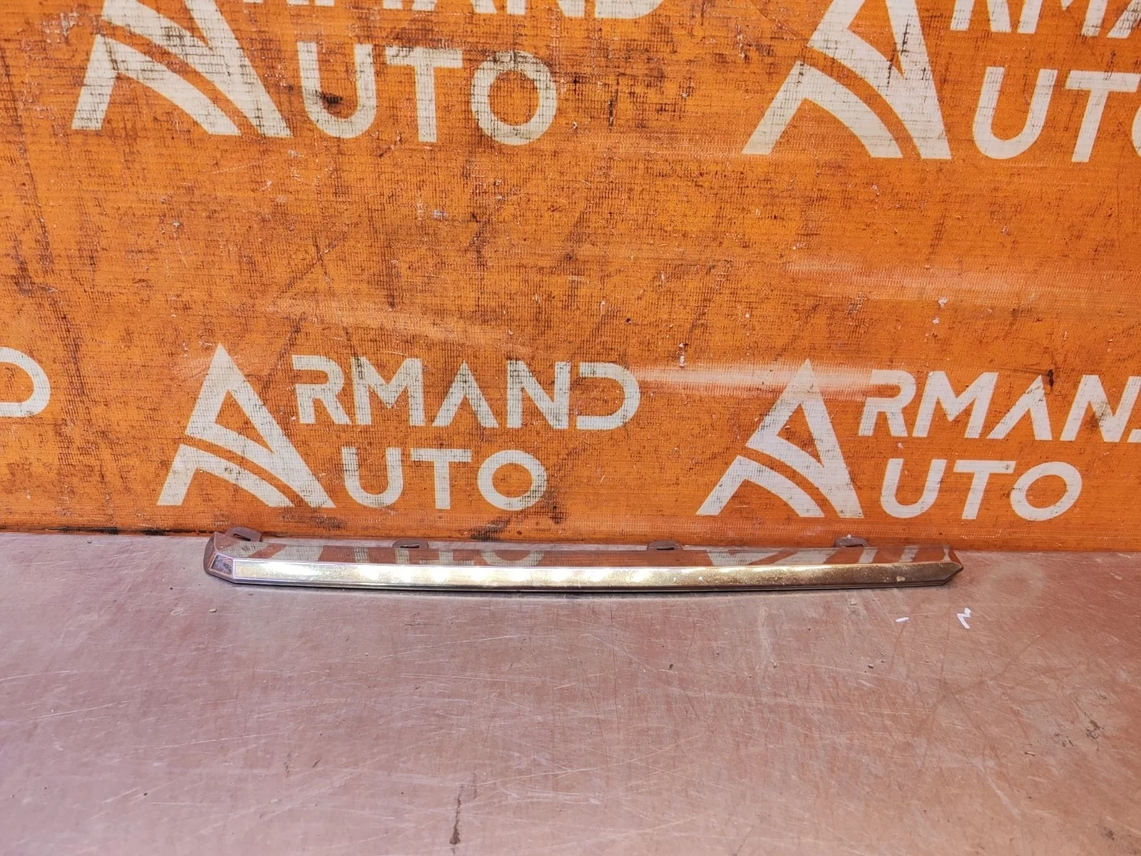 Накладка решетки радиатора верхняя Toyota Land Cruiser 2015-2021 200