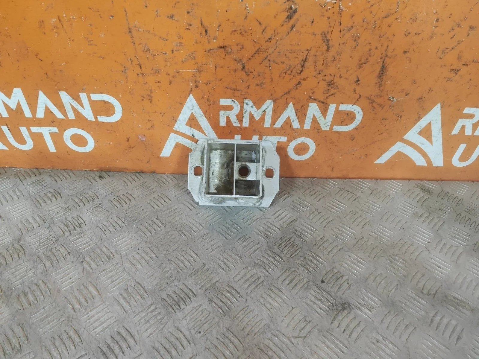 Кронштейн усилителя бампера BMW X4 2014-2018 F26