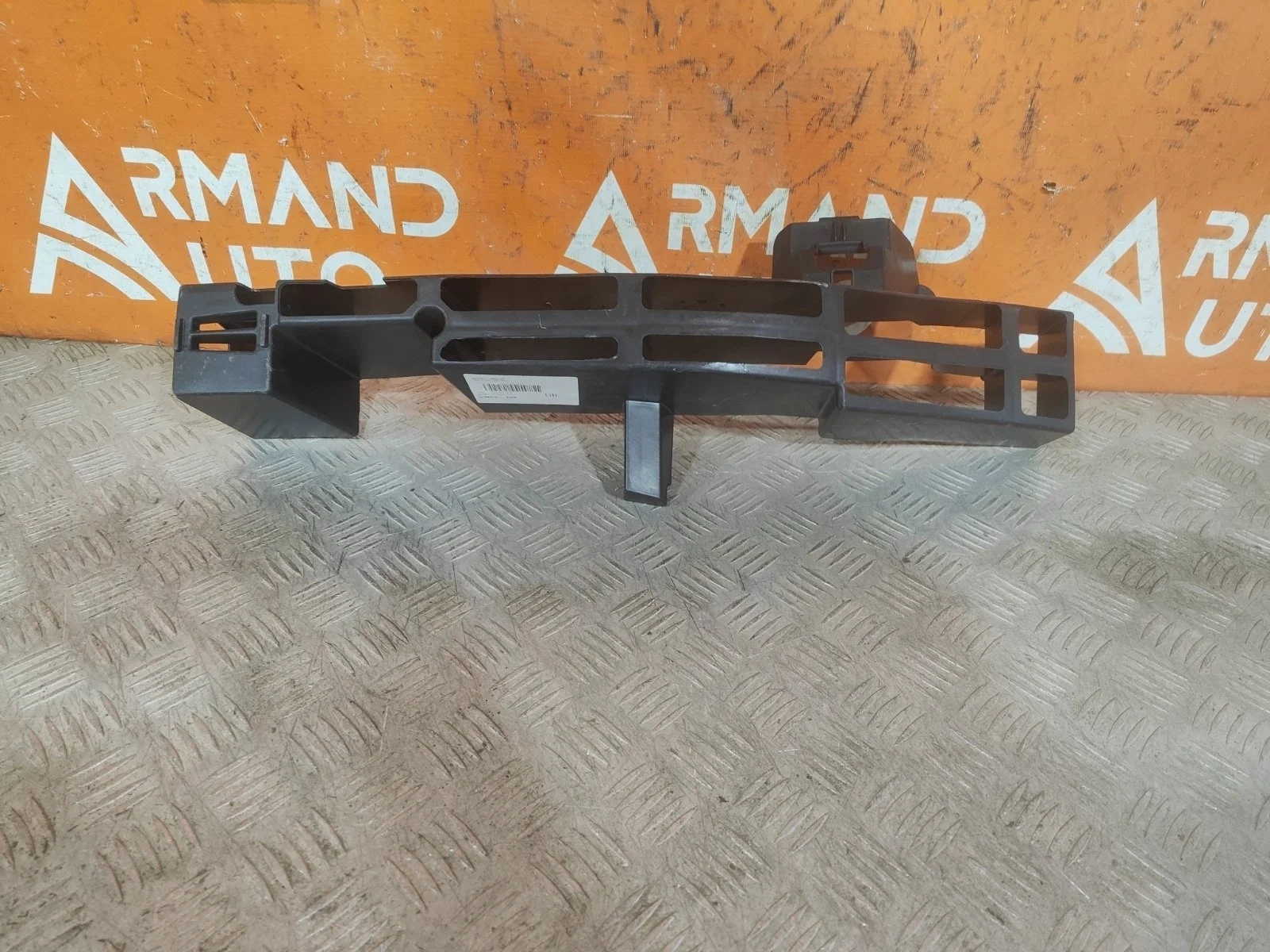 Абсорбер бампера Nissan Terrano 2014-2022 3 D10