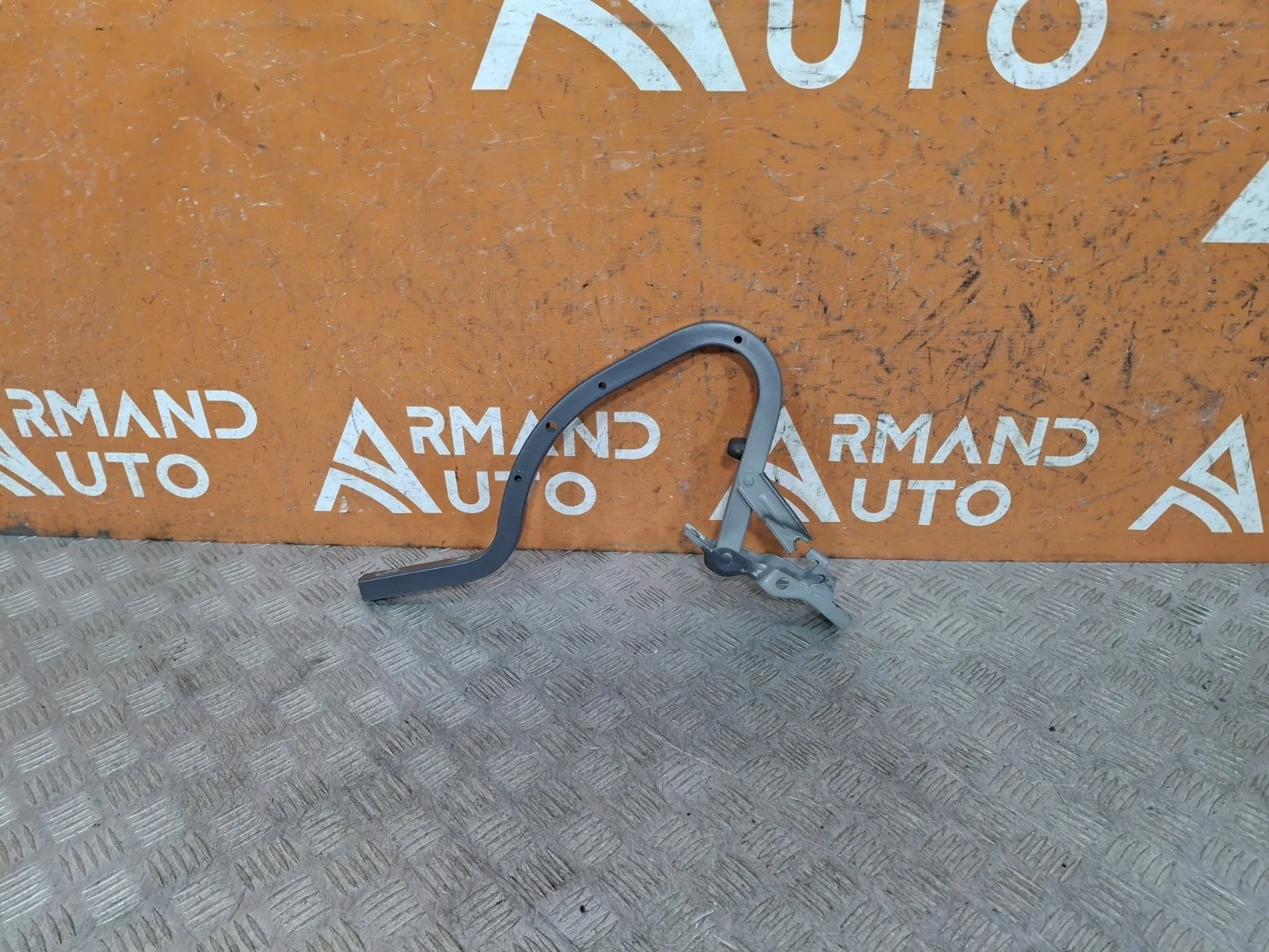 Петля крышки багажника Hyundai Solaris 2010-2017