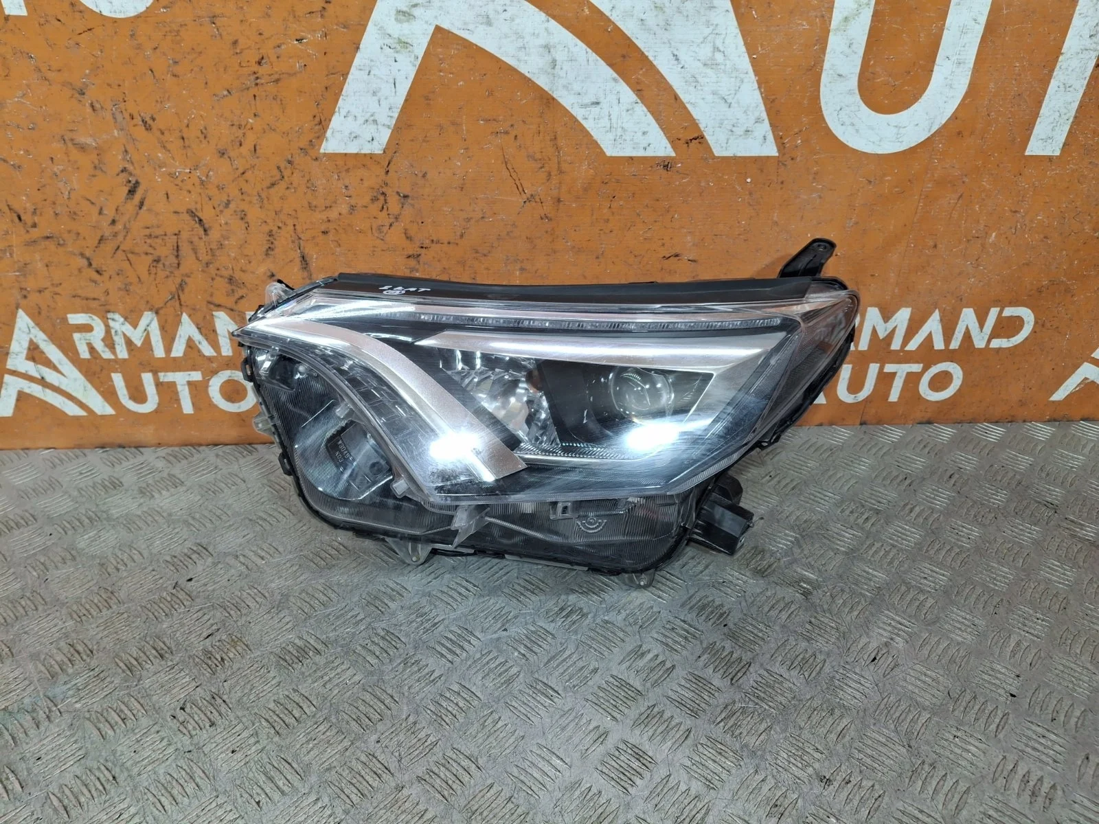Фара Toyota RAV4 2015-2019 CA40