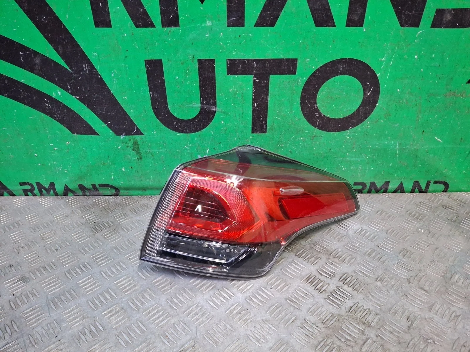 Фонарь внешний Toyota RAV4 2015-2019 CA40