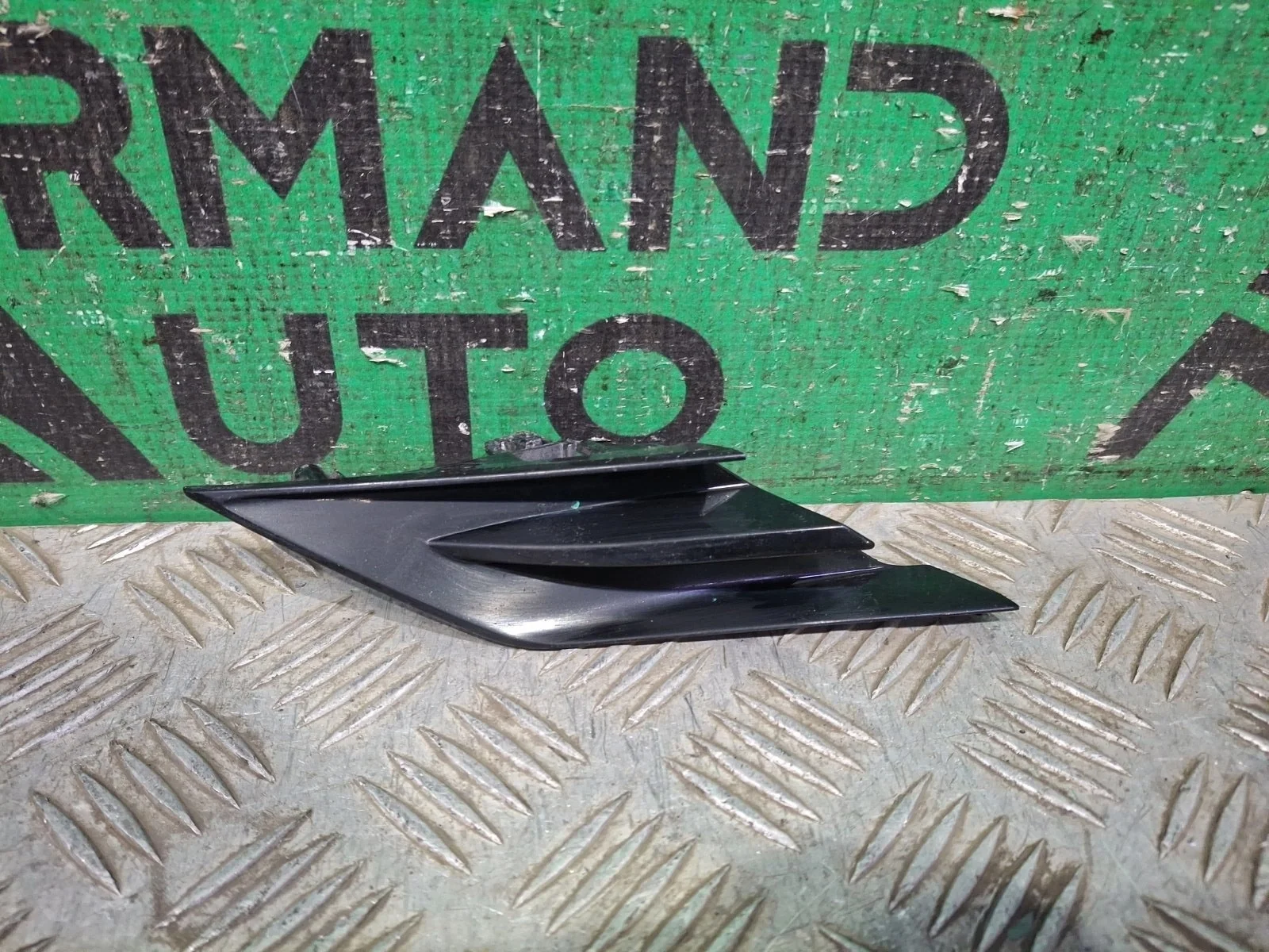 Накладка решетки радиатора Toyota Camry 2017-2021 8 XV70