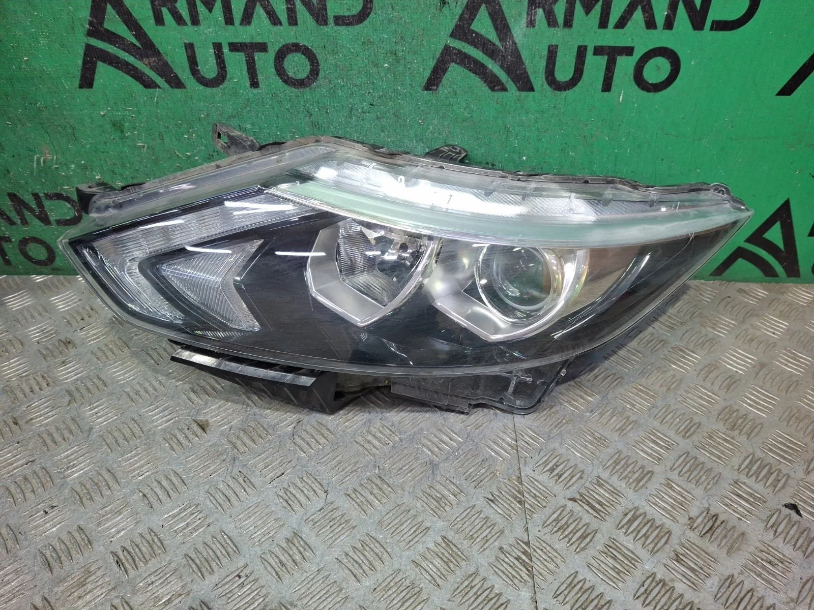 Фара Nissan Qashqai 2013-2019 j11
