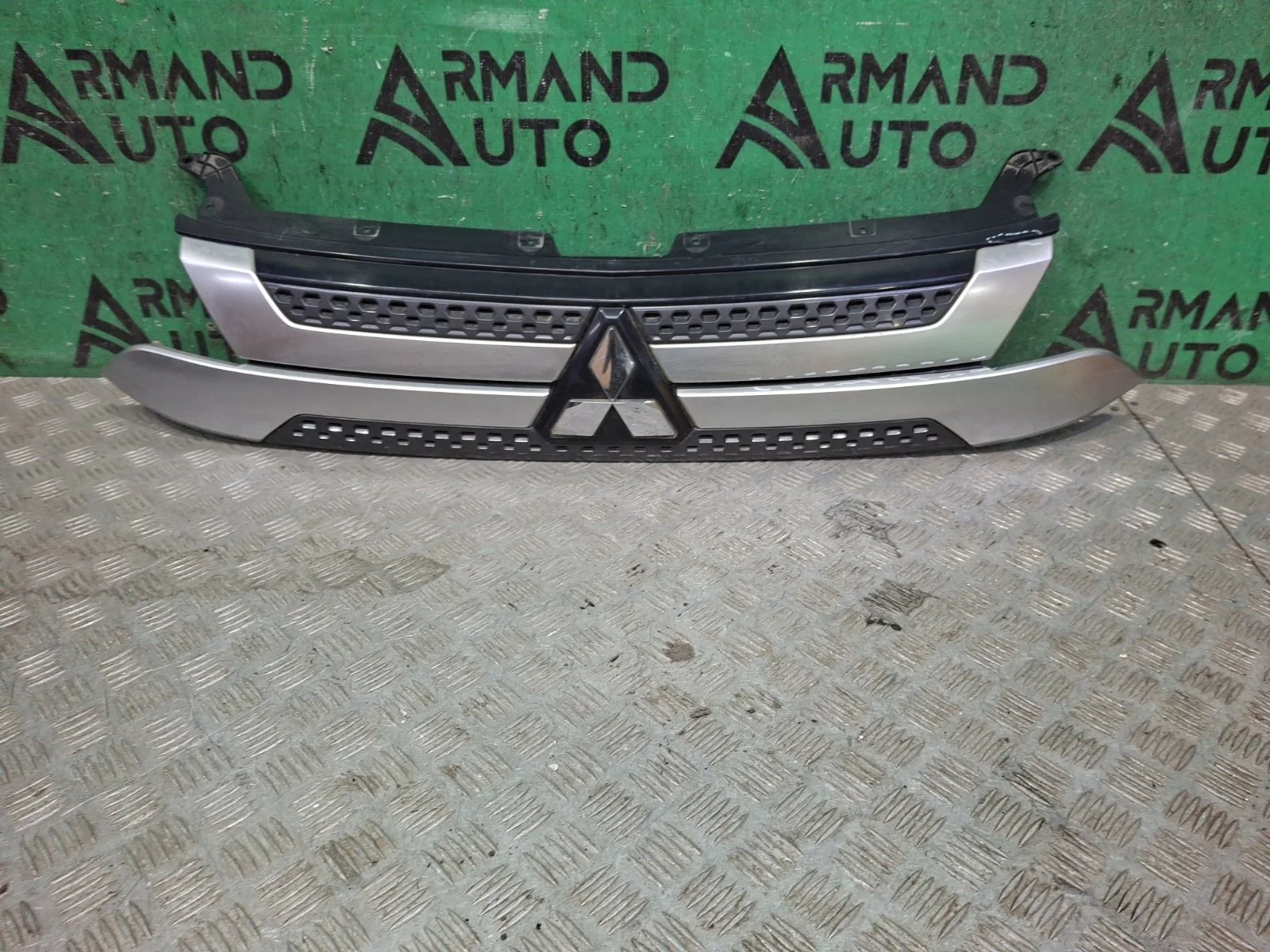 Решетка радиатора Mitsubishi Outlander 2018-нв 3