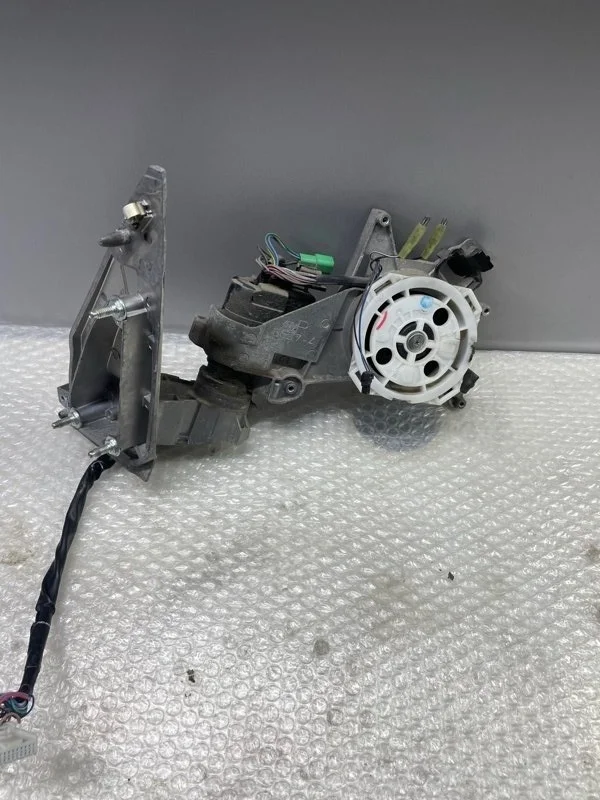 Кронштейн TOYOTA Land Cruiser 2015 8794660J80 URJ200 1VD-FTV 4.5, передний правый