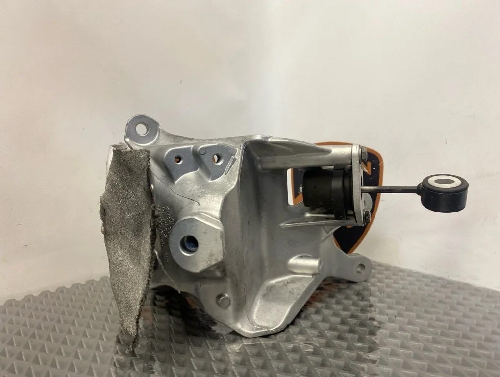 Кронштейн двигателя Audi Q7 2015 4M