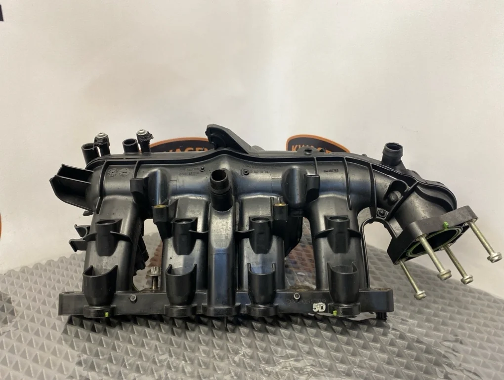 Коллектор впускной Opel Astra 2011 J