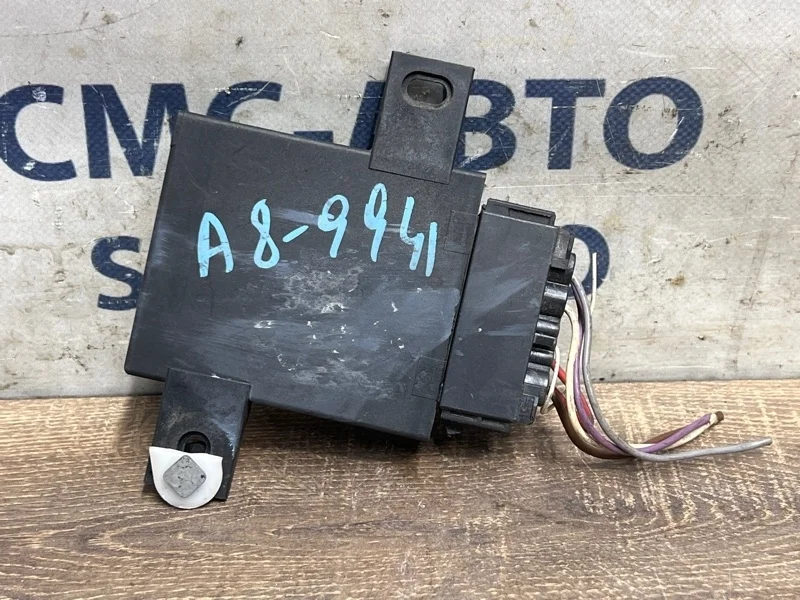 Блок управления бензонасосом Audi A8 2012 4H0906093D D4 3.0 CGW