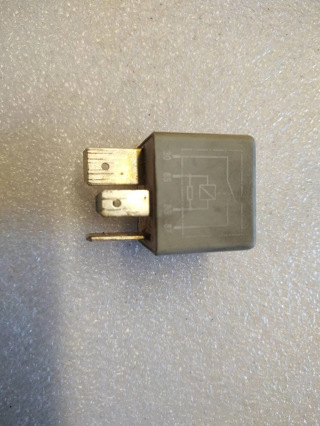 реле электровентилятора Audi Q7  2008