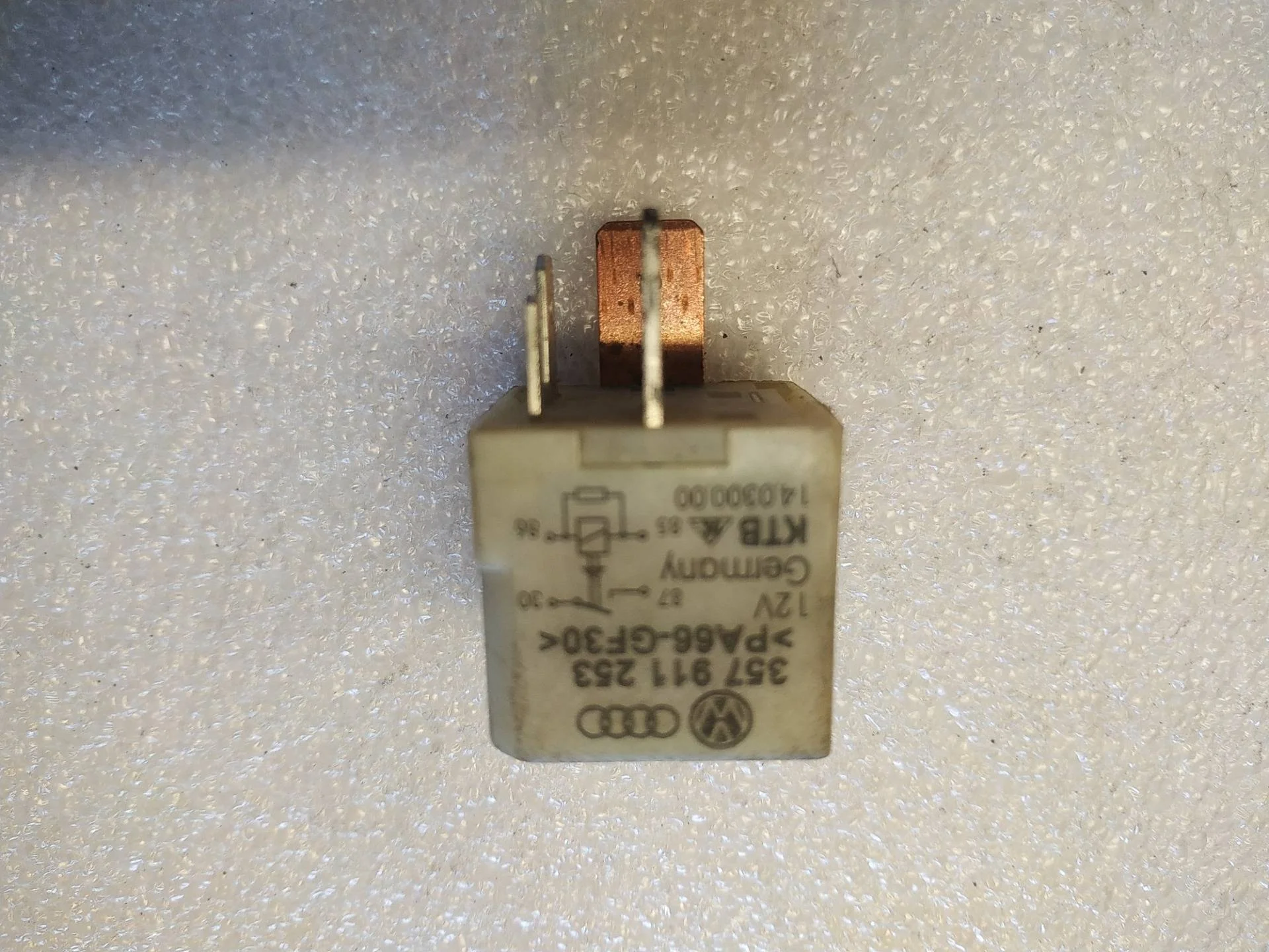 реле электровентилятора Volkswagen Touareg 2 7P6 2011