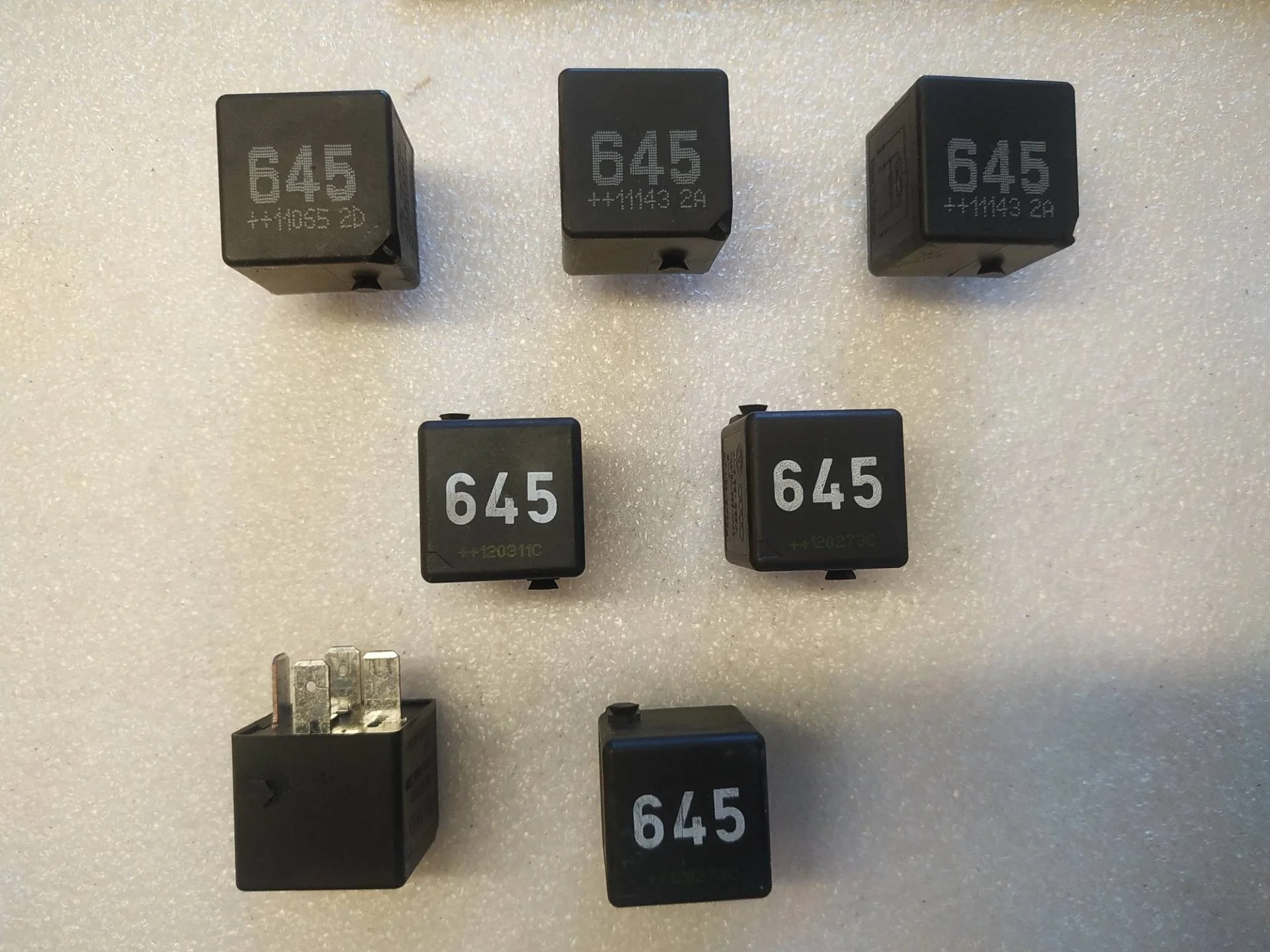 реле электровентилятора Volkswagen Touareg 2 7P6 2012