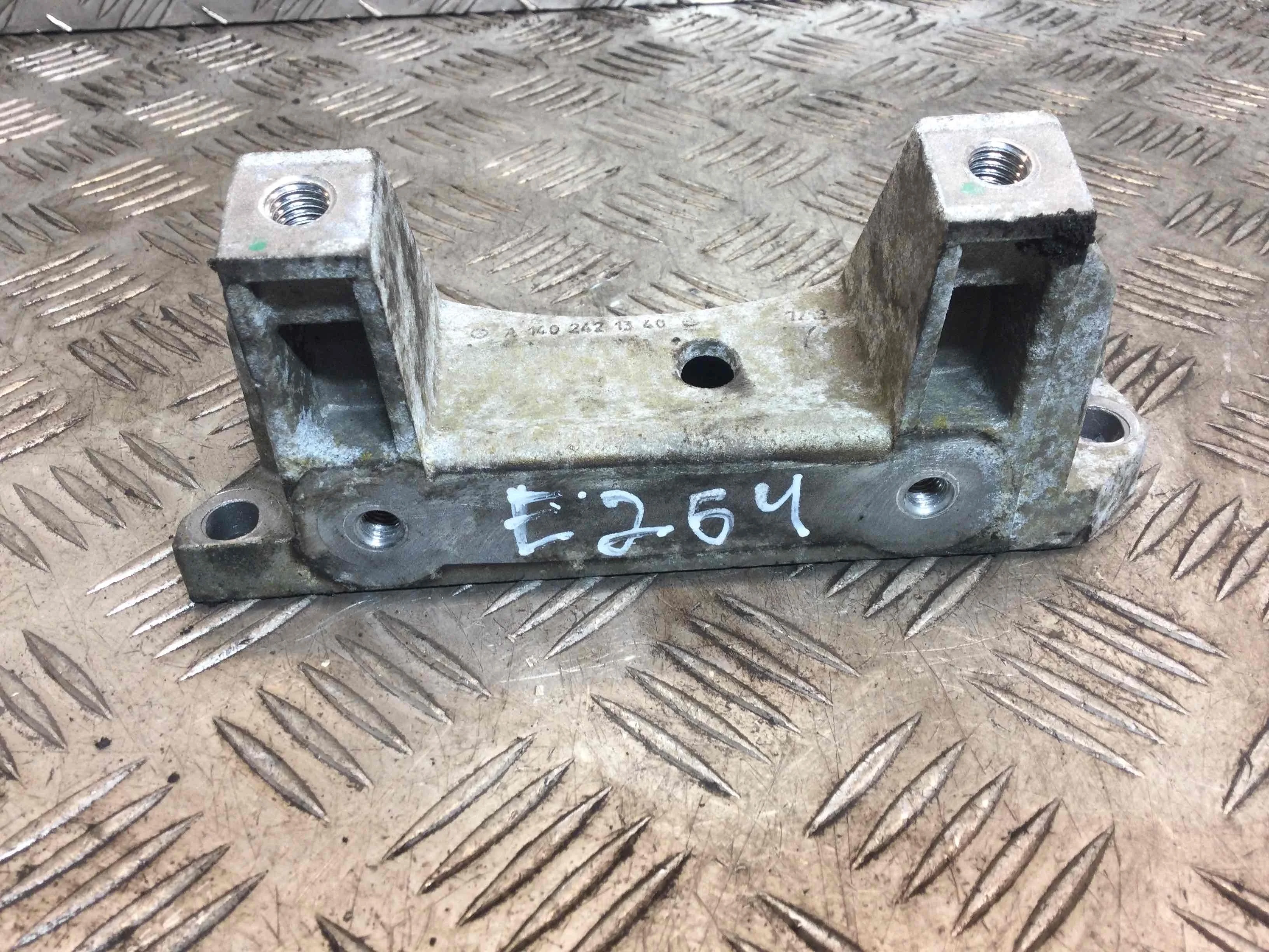 Кронштейн Mercedes C-klasse W204/S204 (2007-2012) дизель 2.2 CDI Автомат Седан