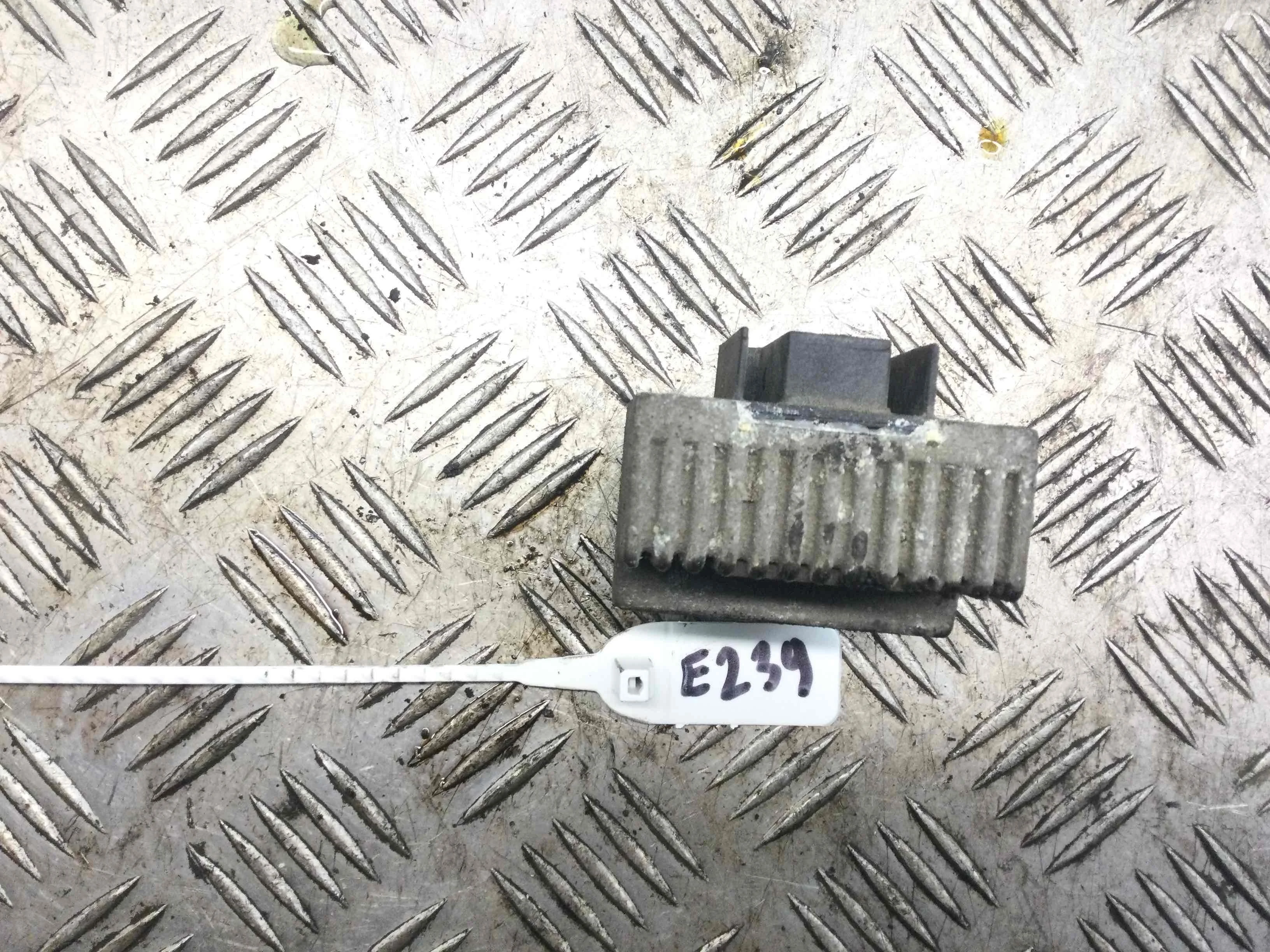 Реле накала свечей Renault Trafic 2 поколение [рестайлинг] (2006-2014) дизель 2.0 DCI Механика Микроавтобус