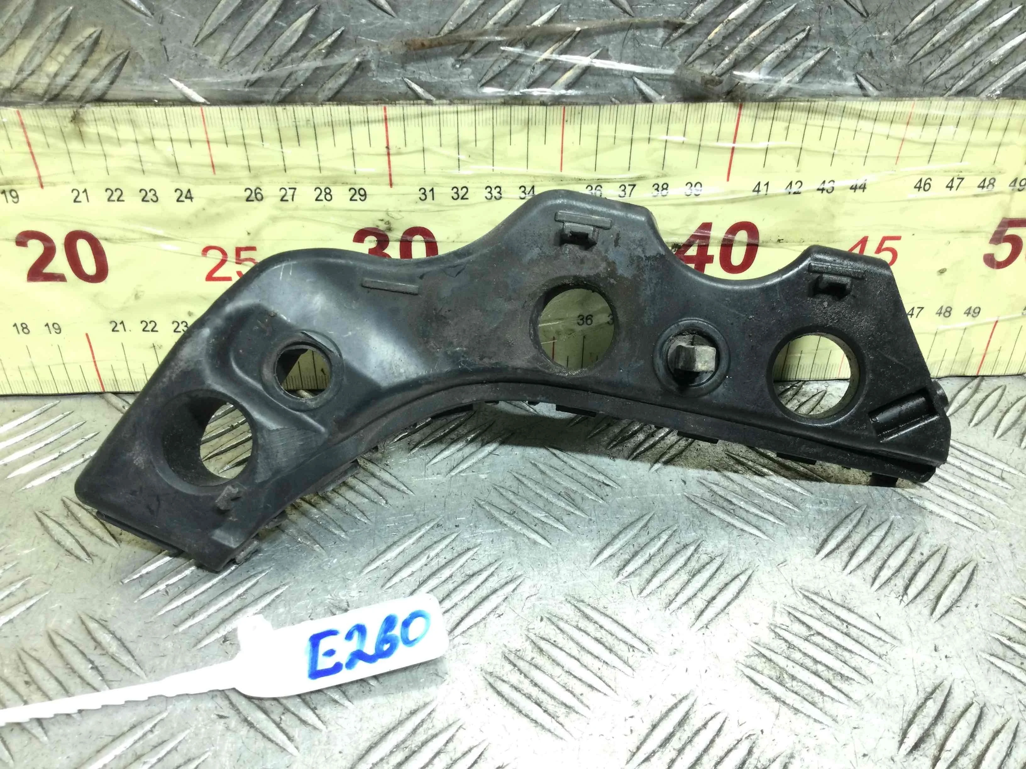 Кронштейн крепления крыла переднего левого Volkswagen Passat CC 1 поколение (2008-2012) дизель 2.0 TDI Механика Седан