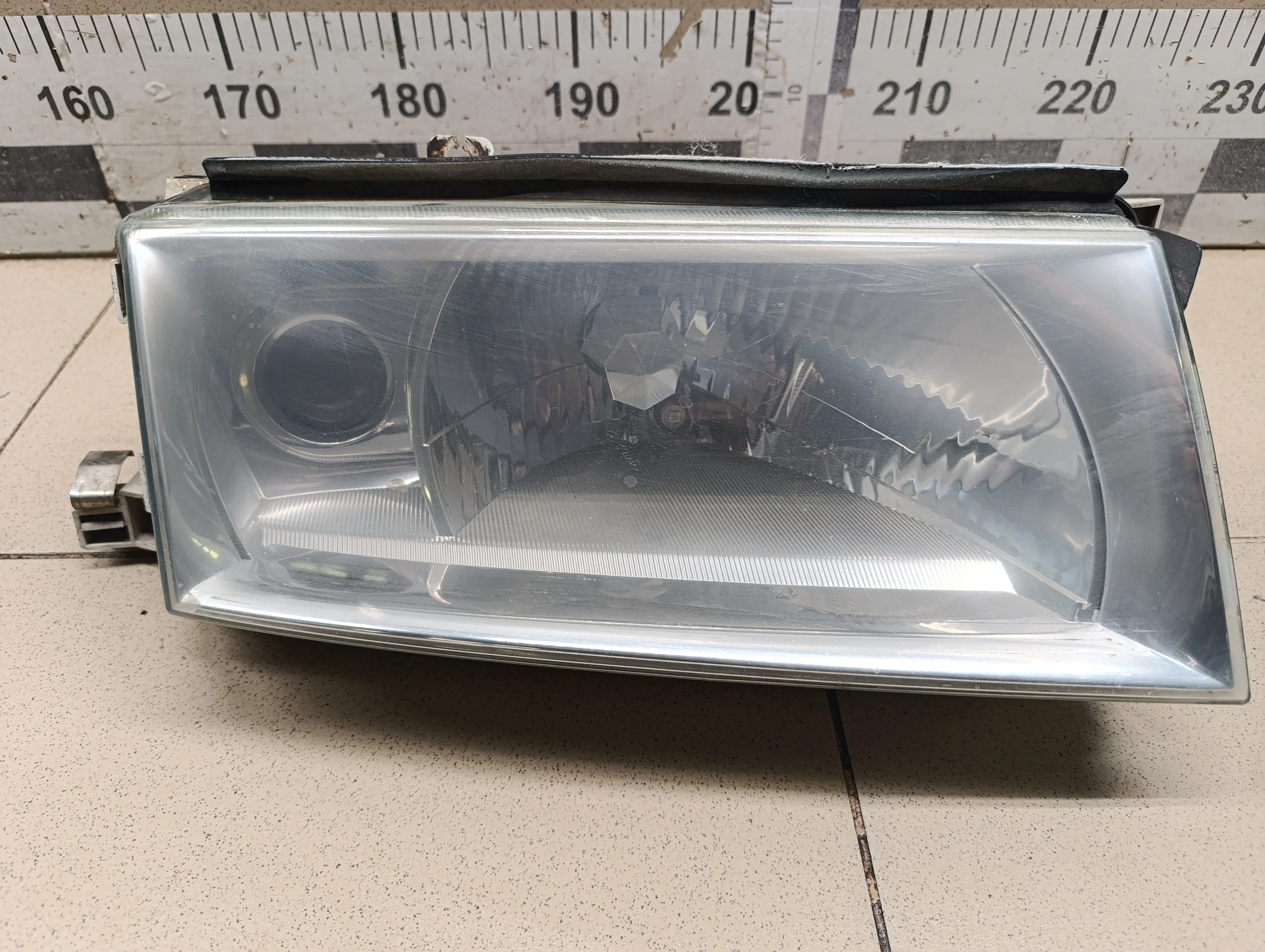 Фара правая Octavia (A4 1U-) 2000-2011