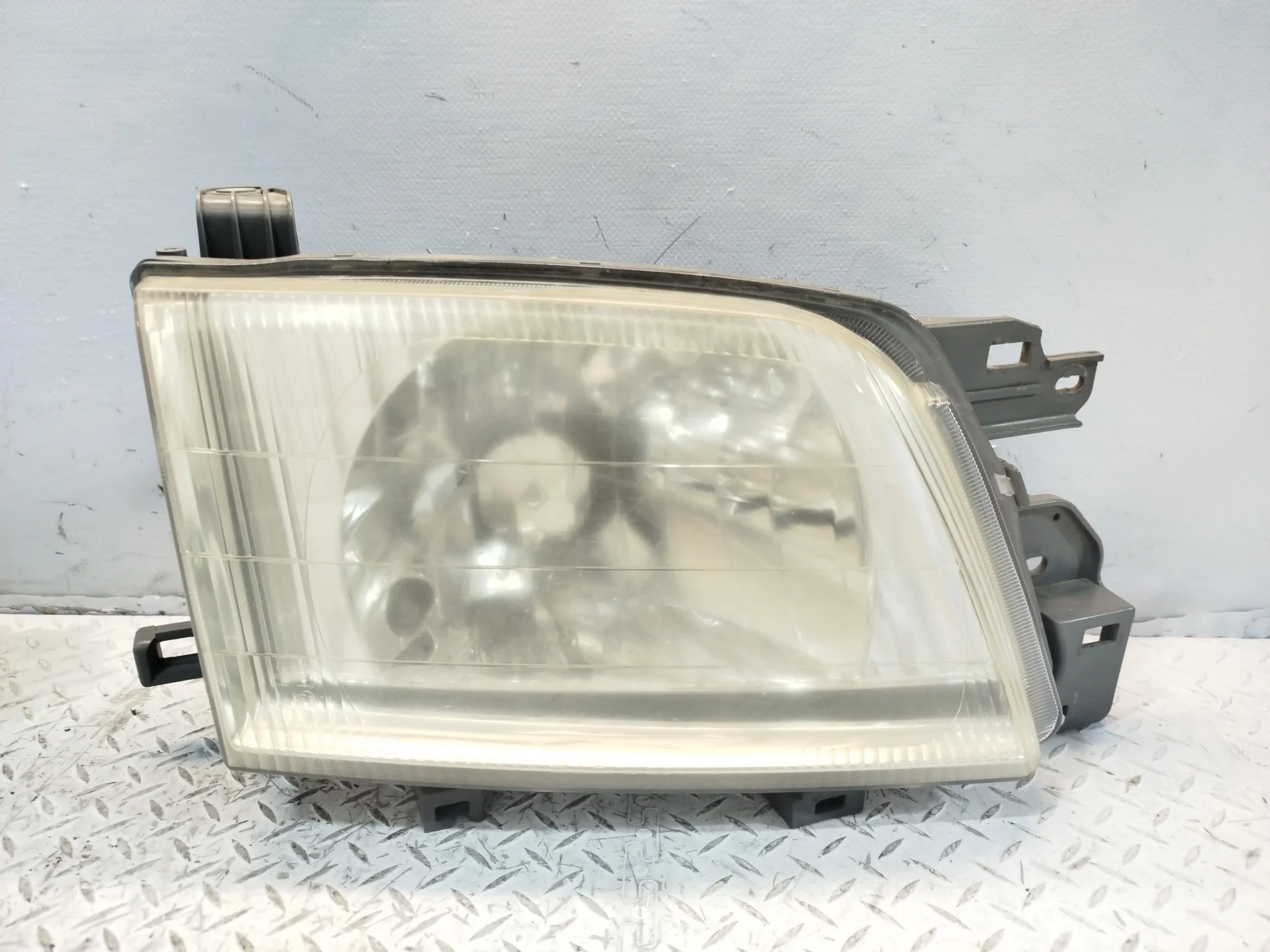 ФАРА SUBARU ПРАВАЯ 84001FC240 XA7470