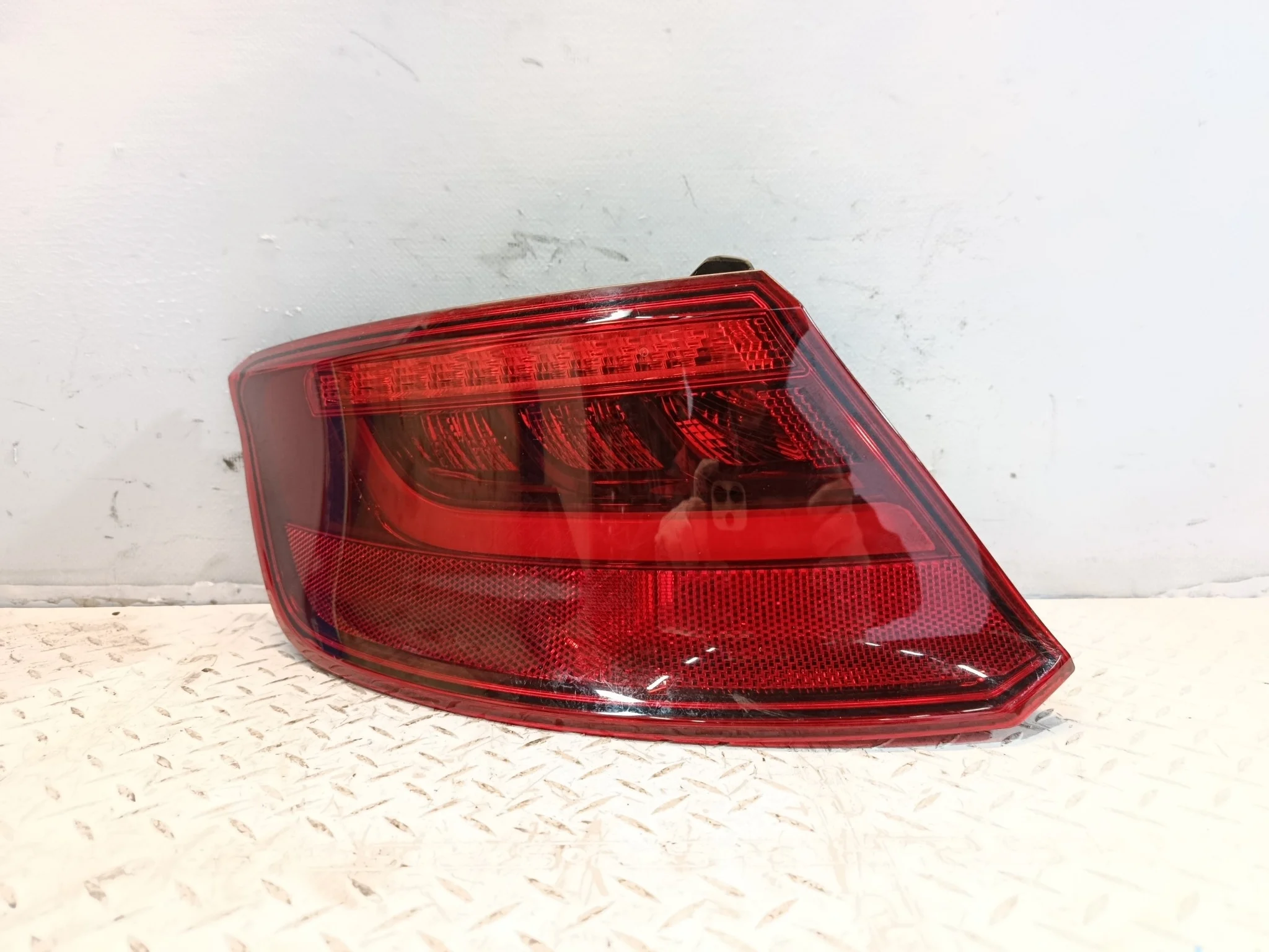 ФОНАРЬ AUDI ЛЕВЫЙ 8V4945095D DY531